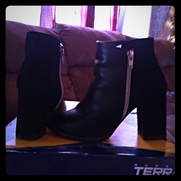 black ankle boots with heel 😍😍😍 - Picture 3 of 5